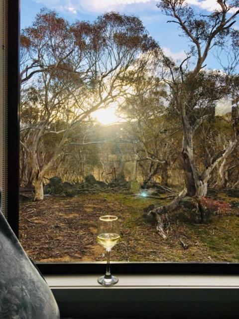 Big Yard Escapes - Two Off-Grid Tiny Houses On The Mowamba River Jindabyne Exterior foto