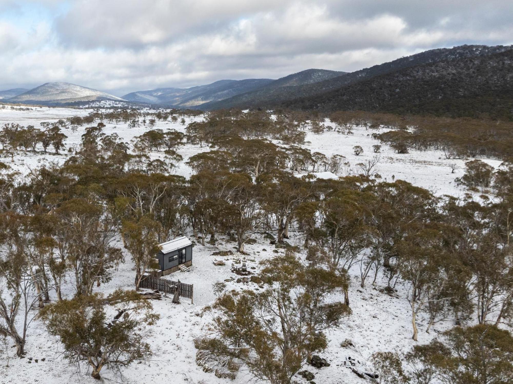 Big Yard Escapes - Two Off-Grid Tiny Houses On The Mowamba River Jindabyne Exterior foto